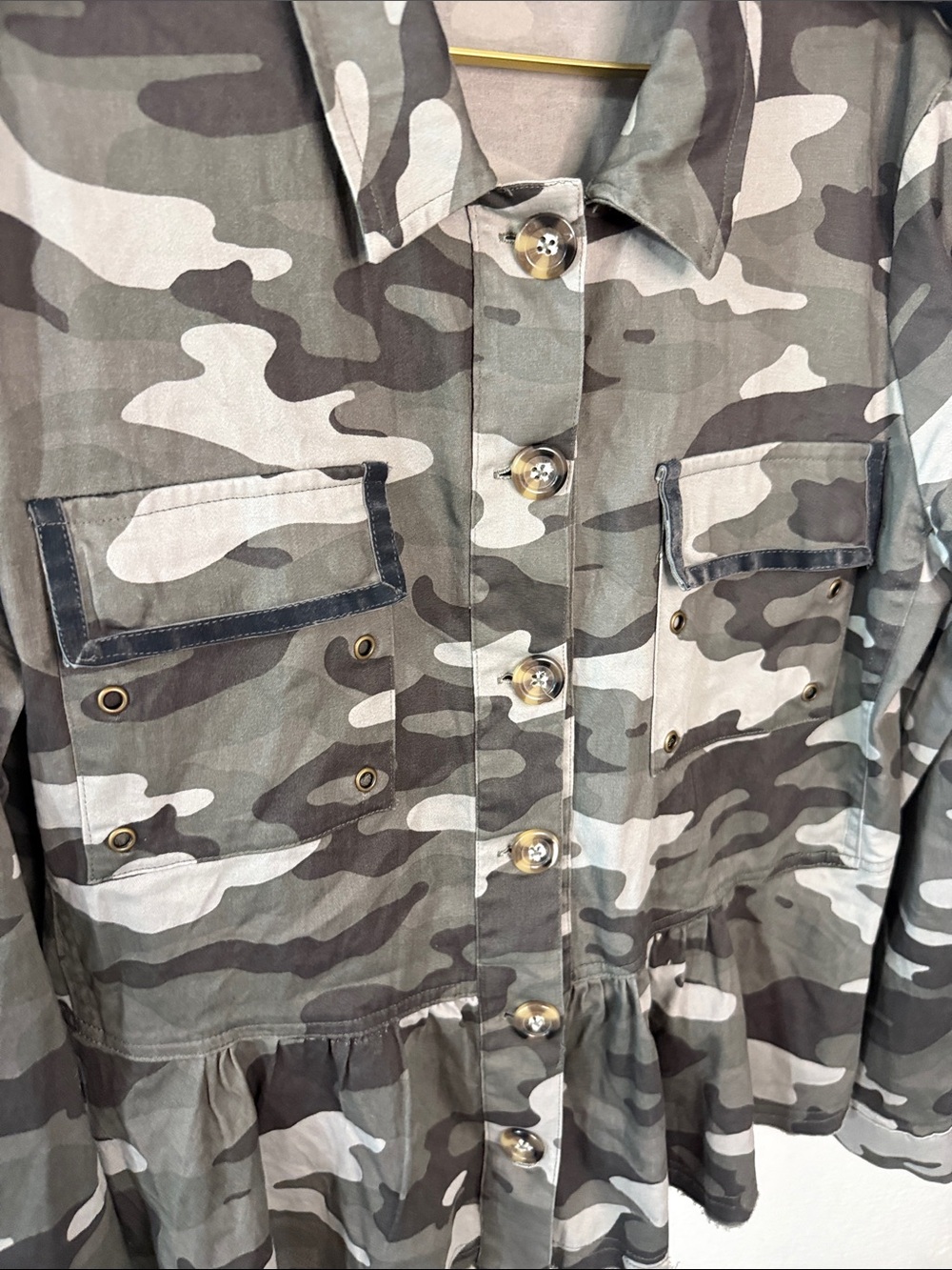 Camo Peplum Button-Front Shirt Jacket - Olive Gray- large - Picture 3 of 8
